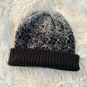 🖤🩶LIKE NEW CALVIN KLEIN WOMENS BLACK AND GRAY SILVER SPARKLE BEANIE🖤🩶